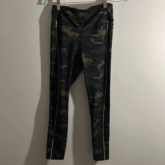 PINK Victoria's Secret Pants - Pink active Victoria’s Secret women’s camo leggings with lime green